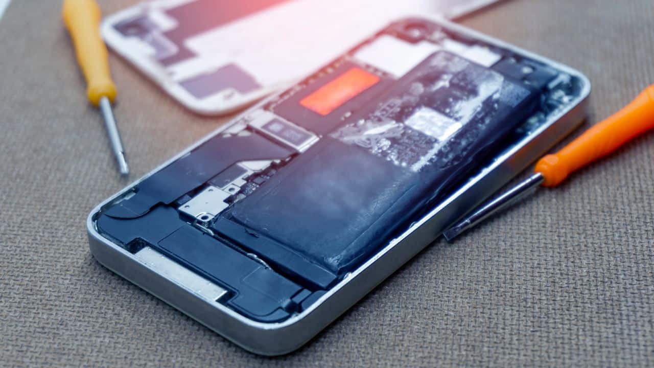 Replace-smartphone-battery