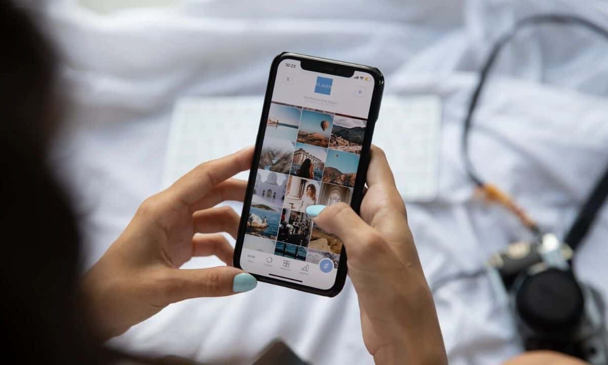 Using-iPhone-1277672