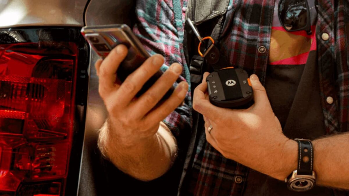 Motorola-Defy-Satellite-Link