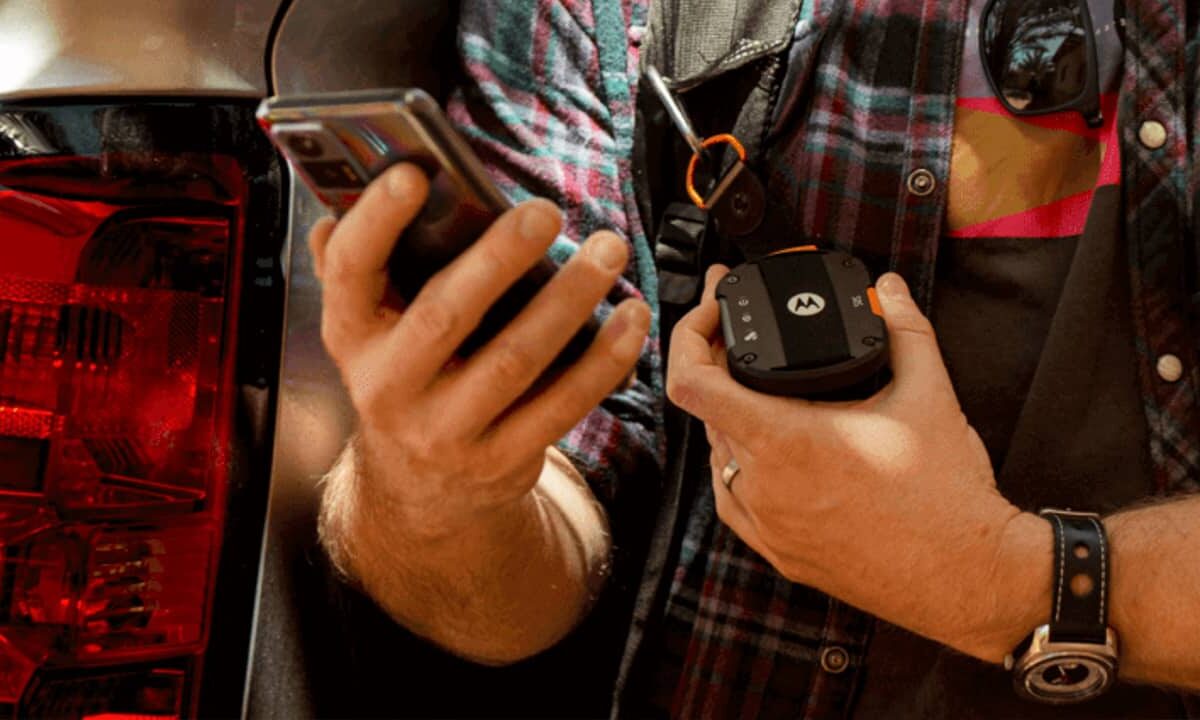 Motorola-Defy-Satellite-Link