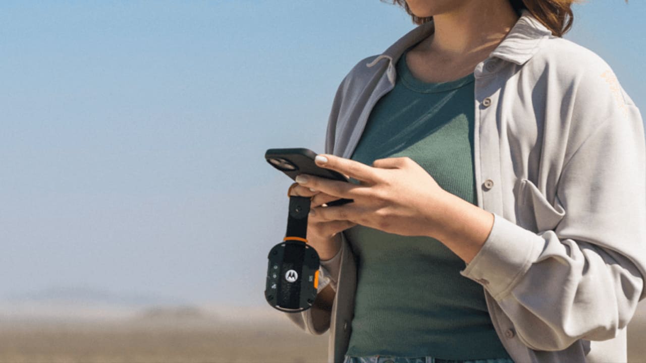 Motorola-Defy-Satellite-Link-NoypiGeeks