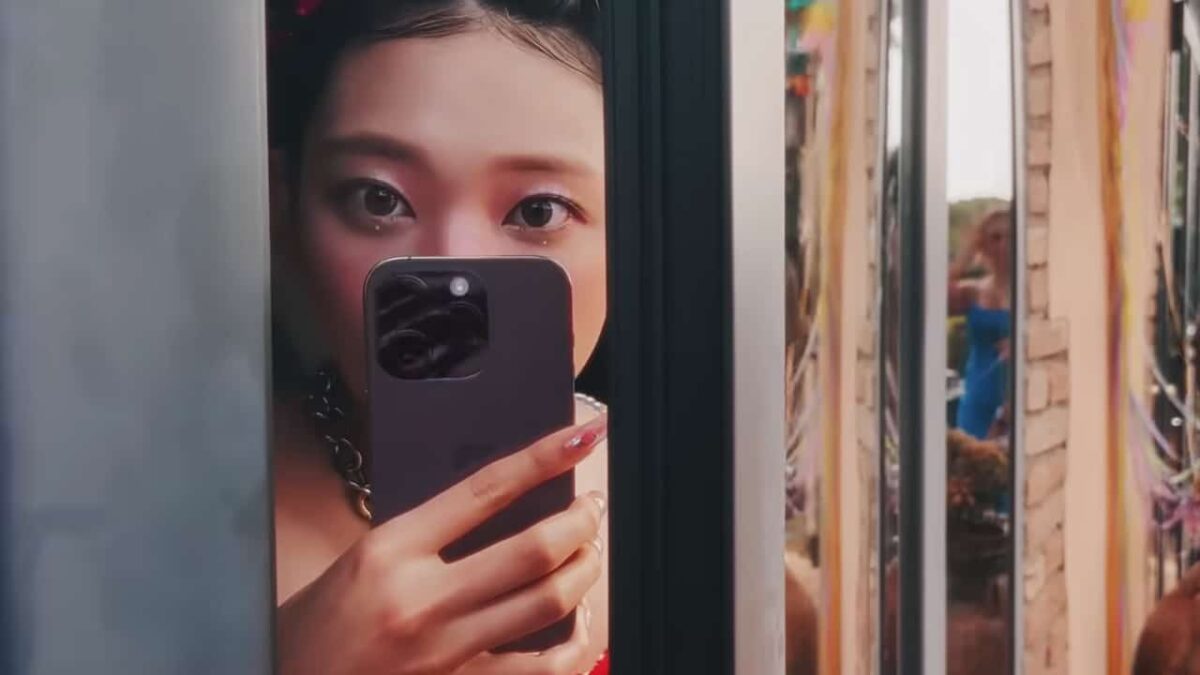 NewJeans-music-video-iPhone