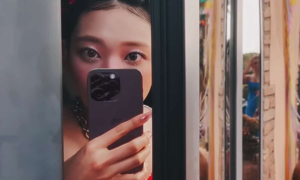 NewJeans-music-video-iPhone
