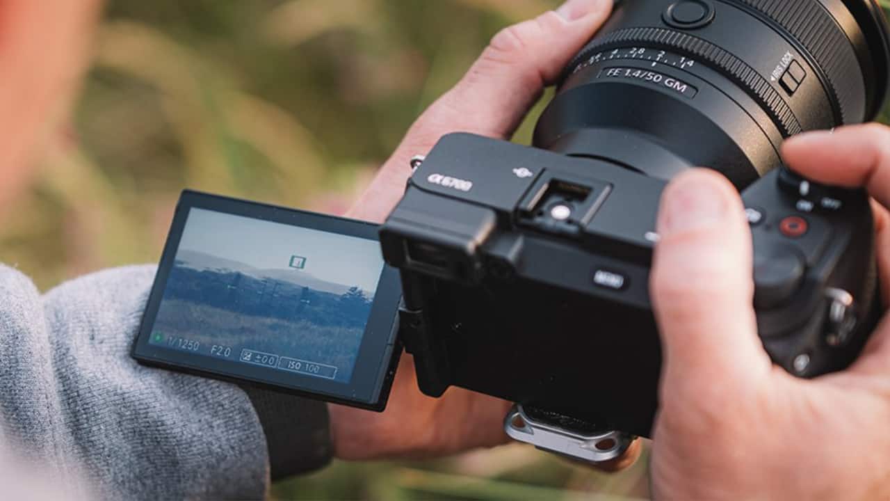 Sony A6700: 27-megapixel, 4k 120fps, AI auto-framing