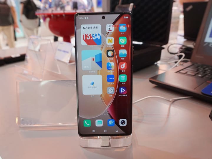 vivo-X90-satellite-communication-smartphone