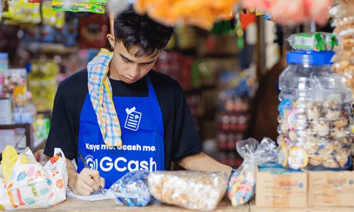 GCash-waives-fee-Sari-Sari-stores-market-vendors-qr-payments
