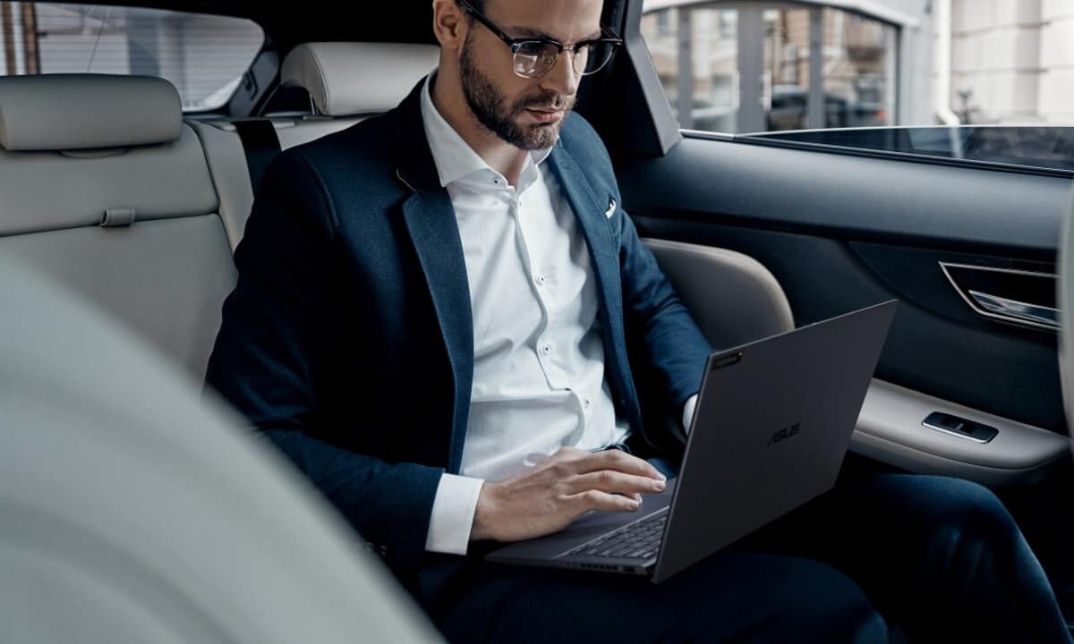 ASUS-ExpertBook-B9-OLED