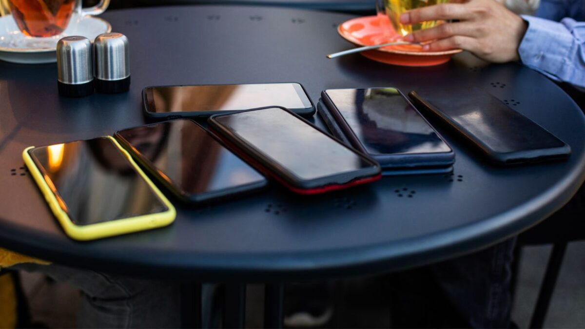 Smartphone-brands-exited-market