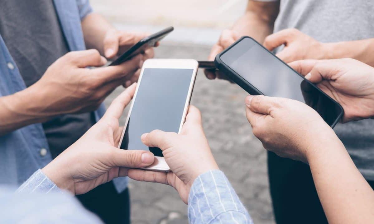 Mobile-devices-teens-parents-research