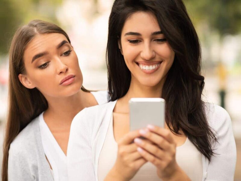 Apple-developing-tech-shoulder-surfers