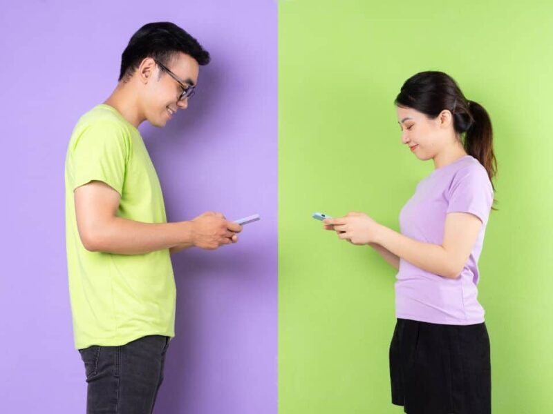 Filipinos-spend-86-day-phones-survey