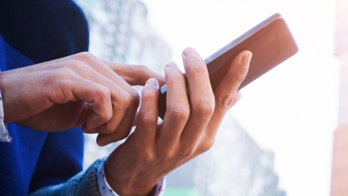 Using-Smartphone-21192