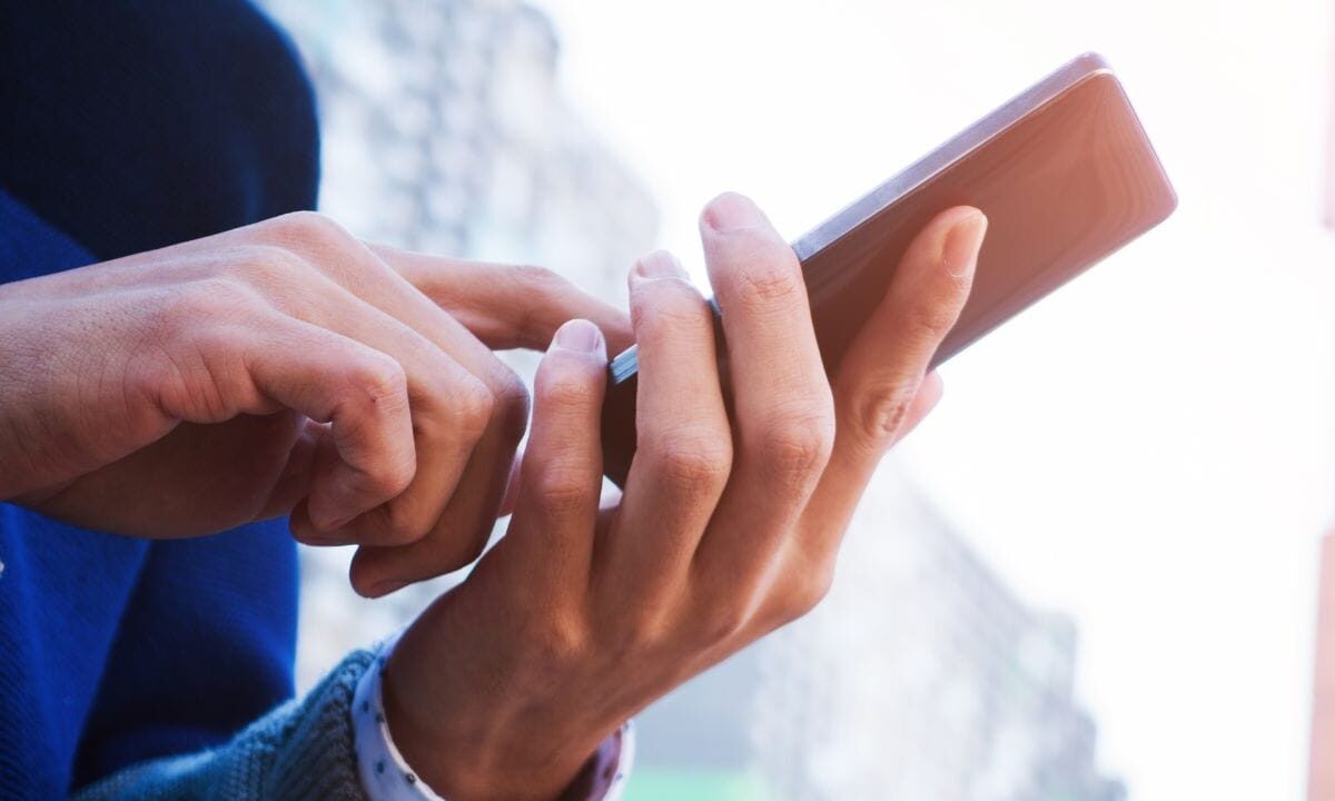 Using-Smartphone-21192