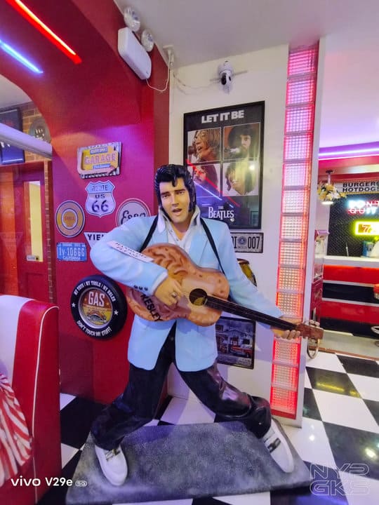 vivo-V29e-5G-Cameras-Indoor