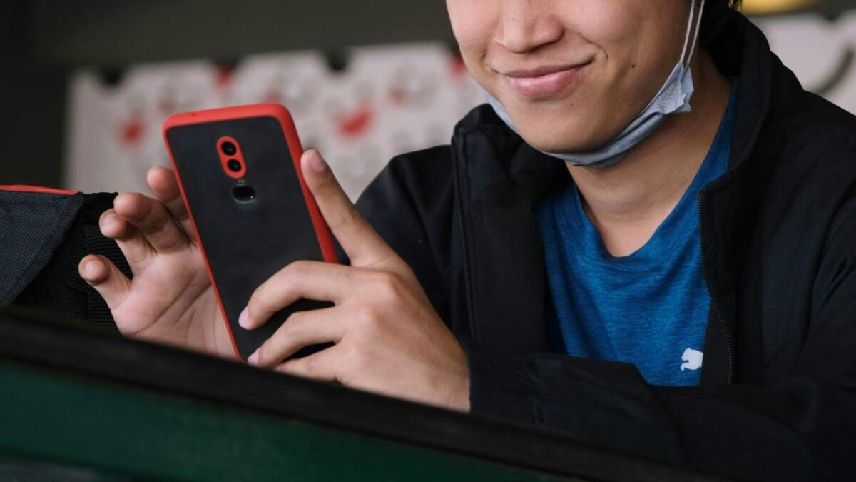 Filipinos-spend-most-time-watching-online-content