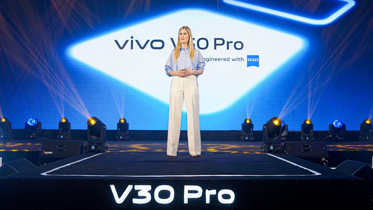 Anne-Curtis-vivo-V30-Series-6333