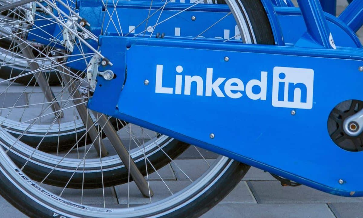 LinkedIn-adding-games-platform