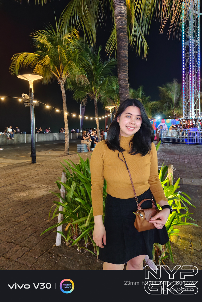 vivo-V30-5G-Flash-vs-Aura-Light-Close-up-6421