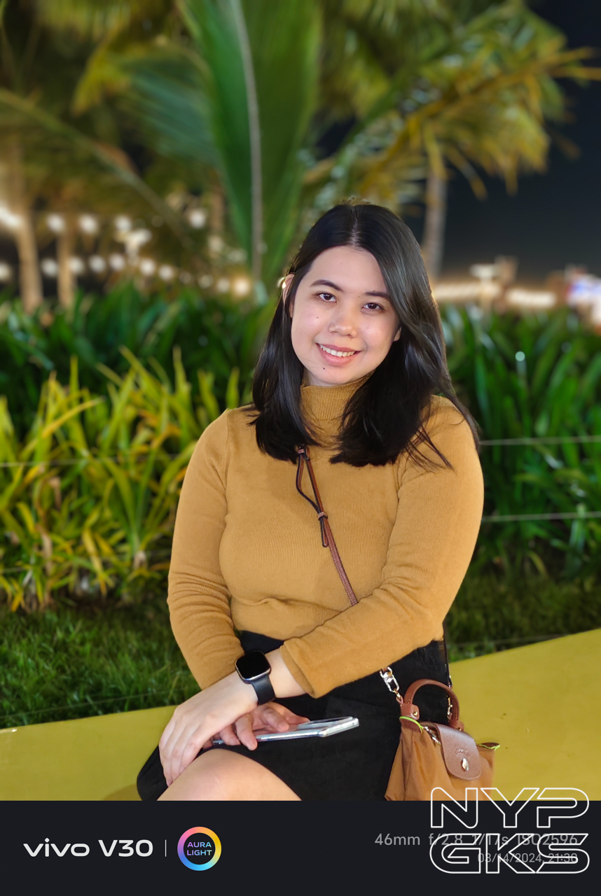 vivo-V30-5G-Flash-vs-Aura-Light-Close-up-6423