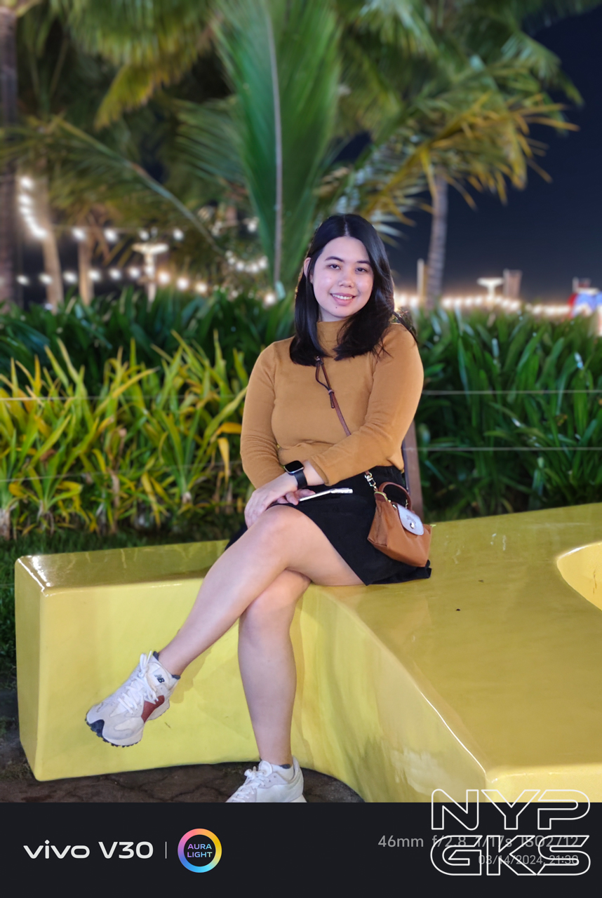 vivo-V30-5G-Flash-vs-Aura-Light-Close-up-6424