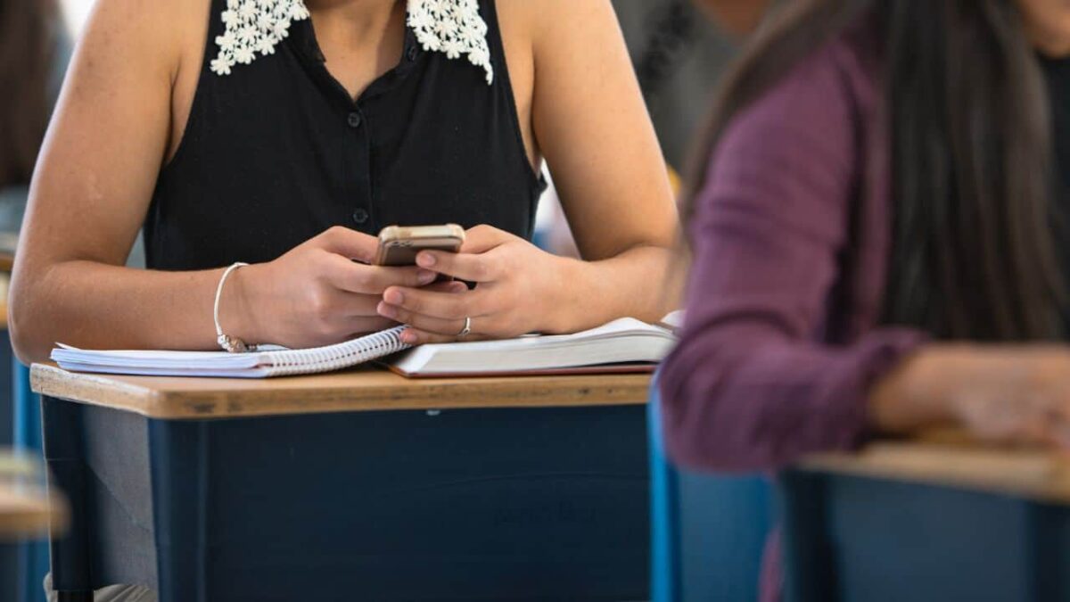 Senate-bill-ban-phones-class-hours-filed