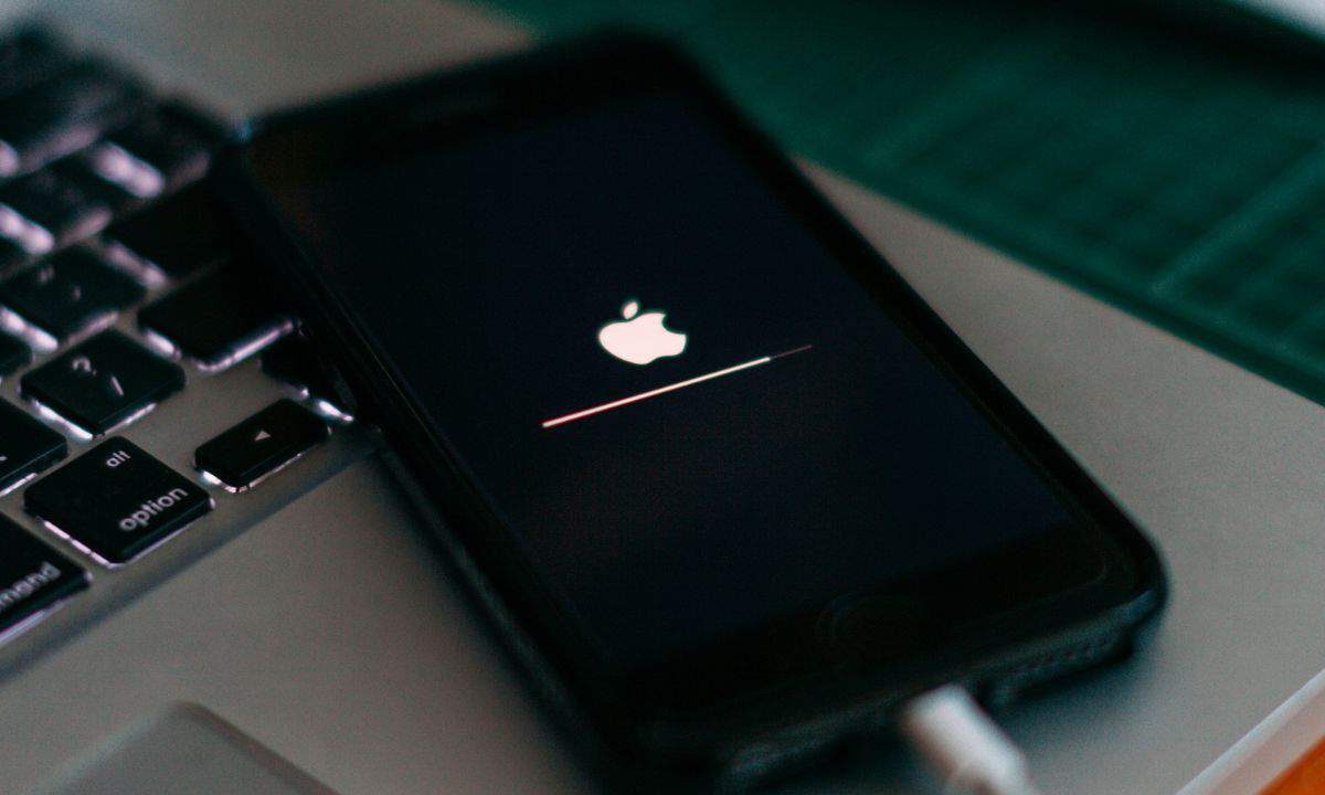 iPhone-update-support-less-than-Samsung-Google