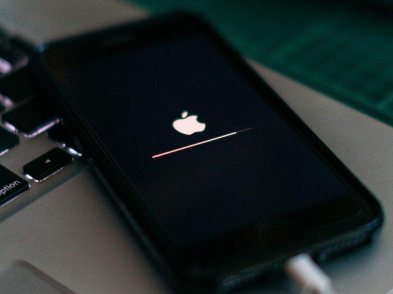 iPhone-update-support-less-than-Samsung-Google