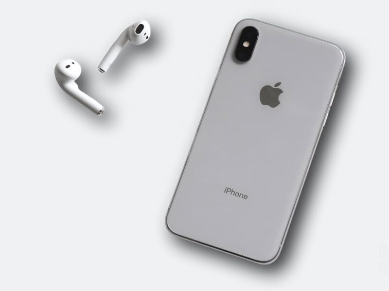 Apple-iPhone-X-AirPods-4772
