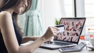 Online-Shopping-Filipinos-7841