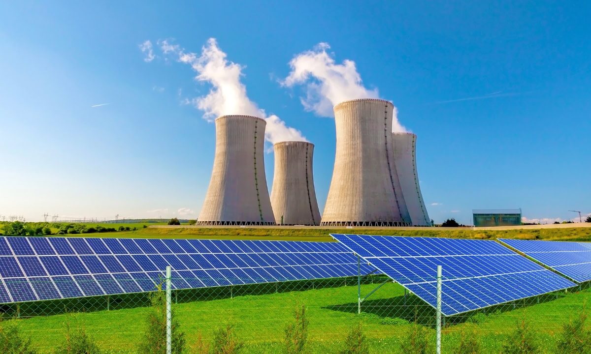 Solar-Panel-Nuclear-Reactor