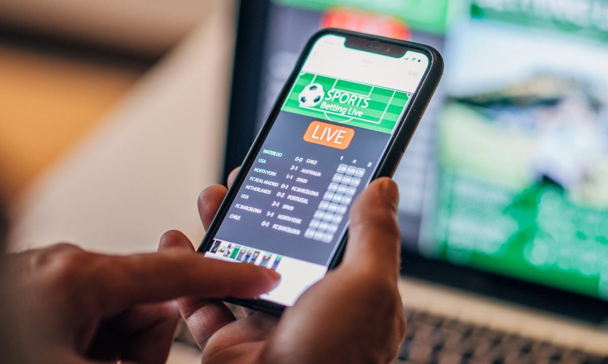 Online-Gambling-Smartphone-764892