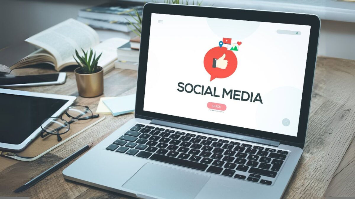 Social-Media-421876