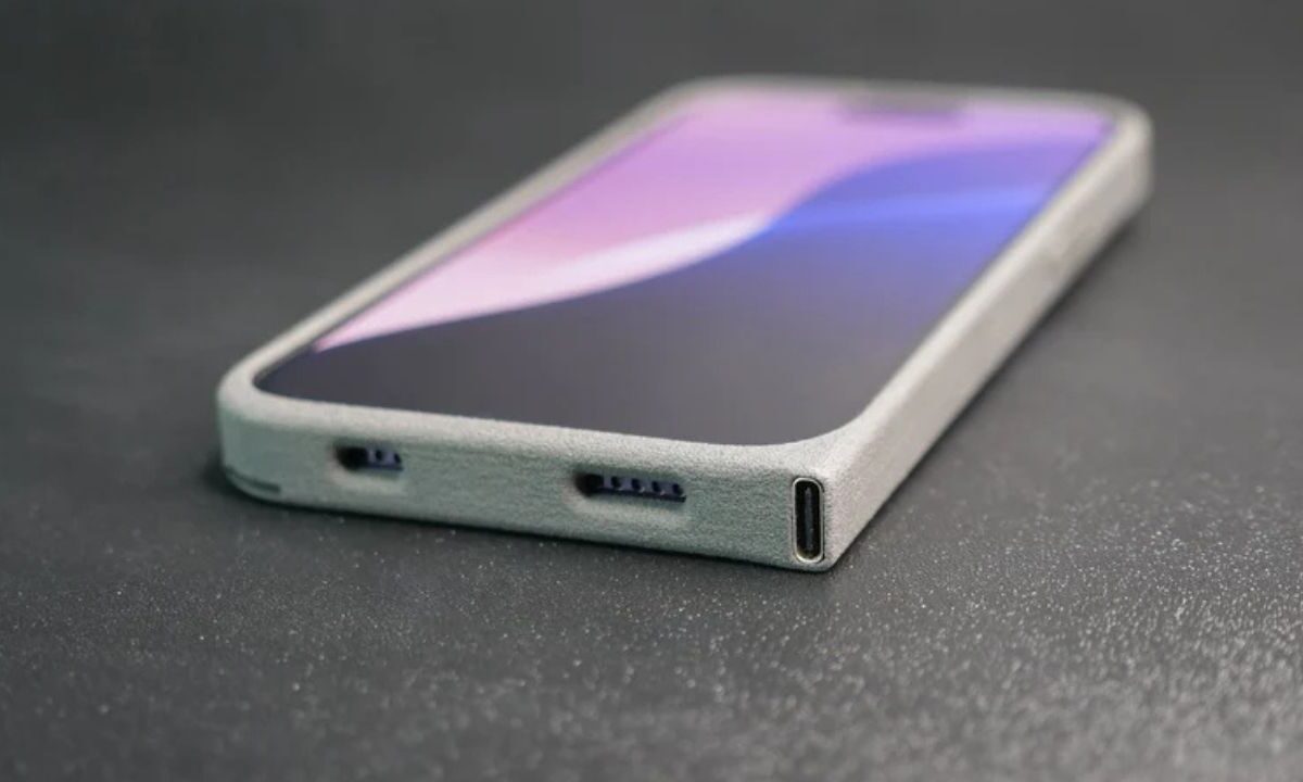 iPhone-case-upgrades-older-models-USB-C