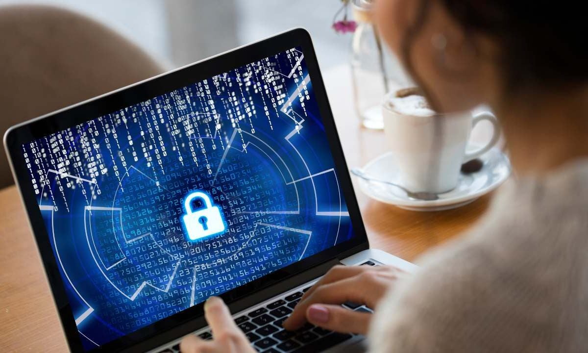 Hacker-uses-fake-browser-extension