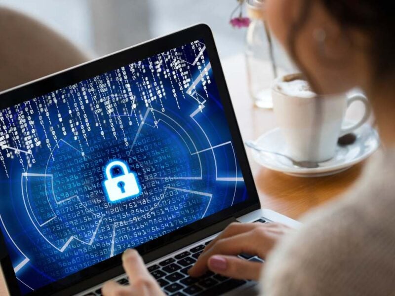 Hacker-uses-fake-browser-extension