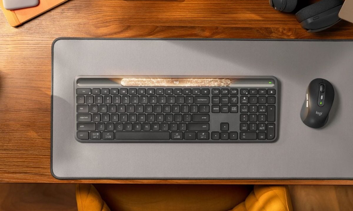 Logitech-Signature-Slim-Solar-Plus-K980