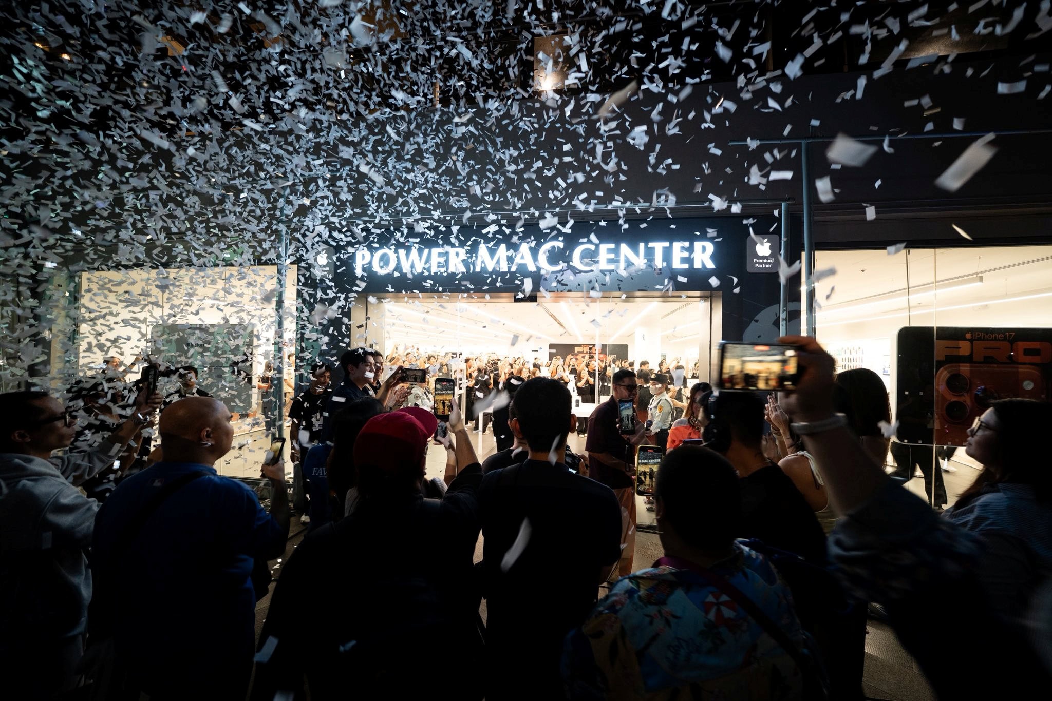 iPhone-17-midnight-launch-PH-5991