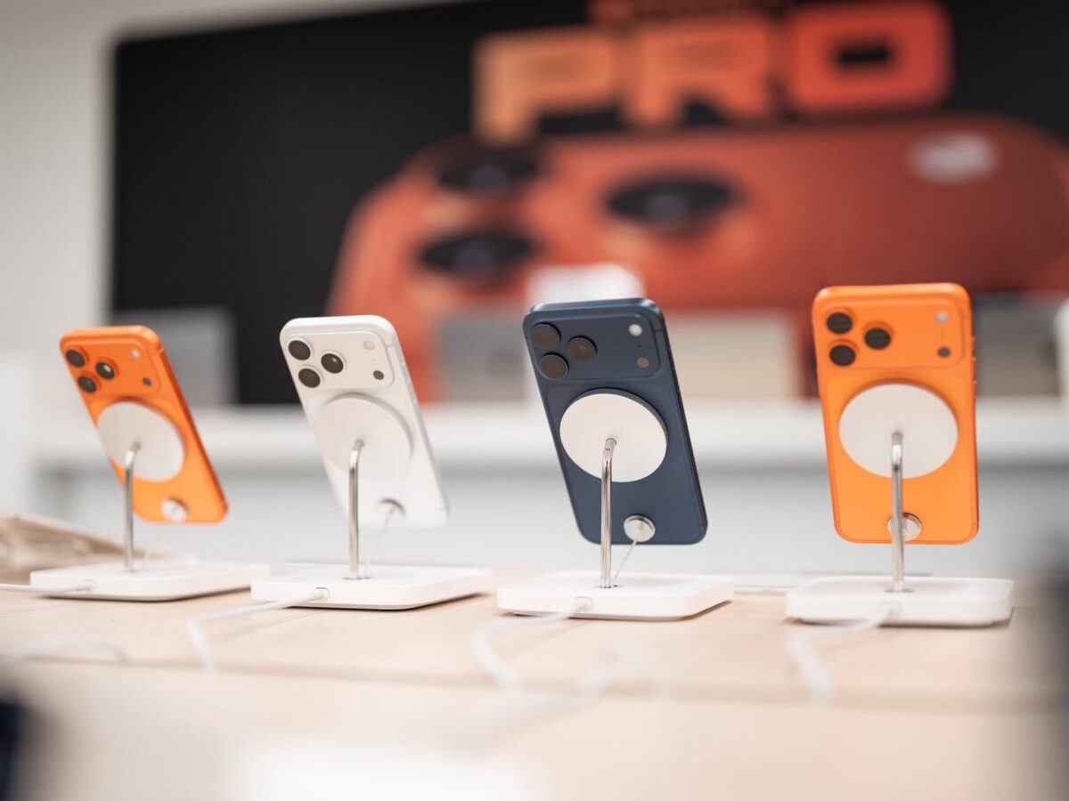 iPhone-17-midnight-launch-PH-5992