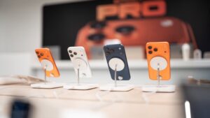 iPhone-17-midnight-launch-PH-5992