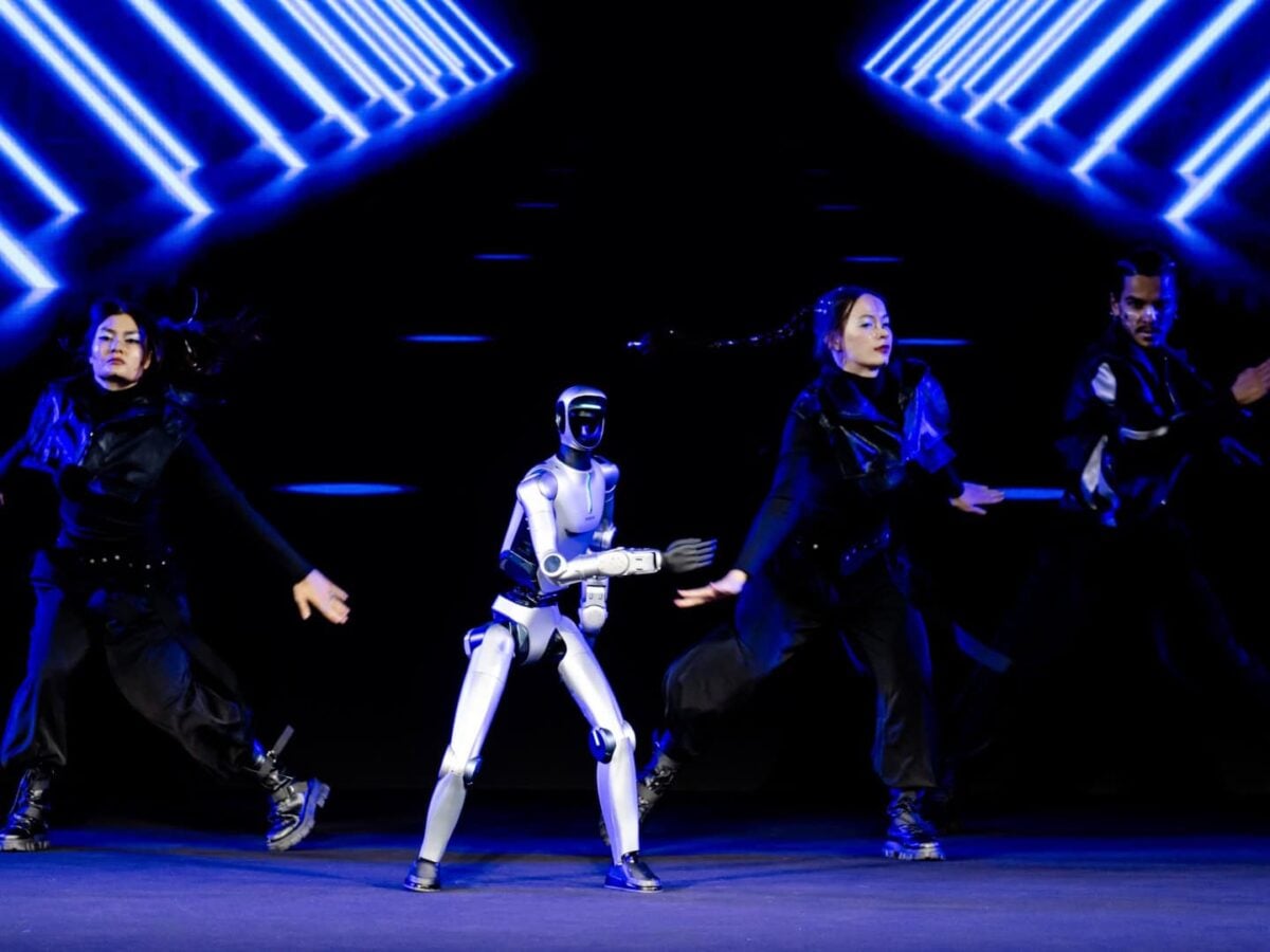 HONOR-Humanoid-Robot-5992