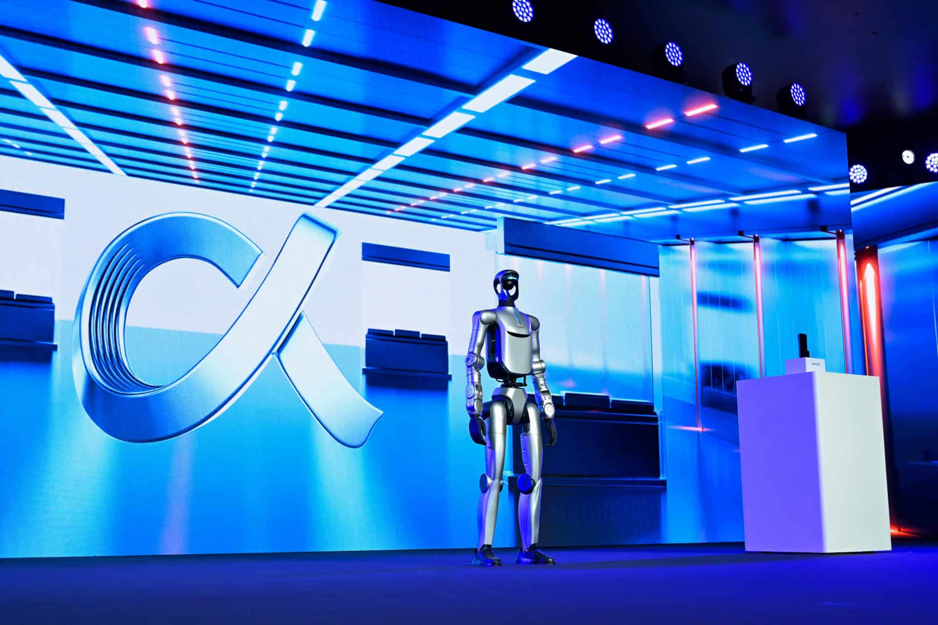 HONOR-Humanoid-Robot-5993