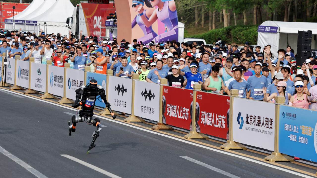 Humanoid-Robot-Half-Marathon-2