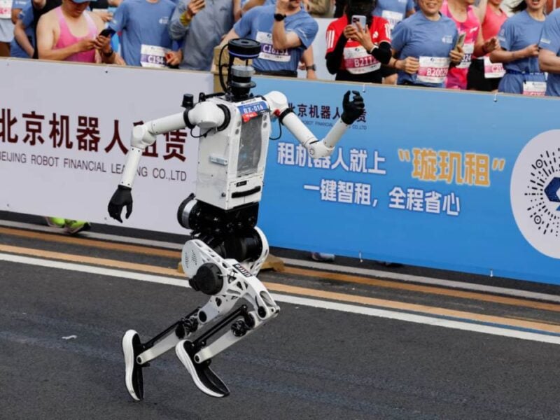 Humanoid-Robot-Half-Marathon