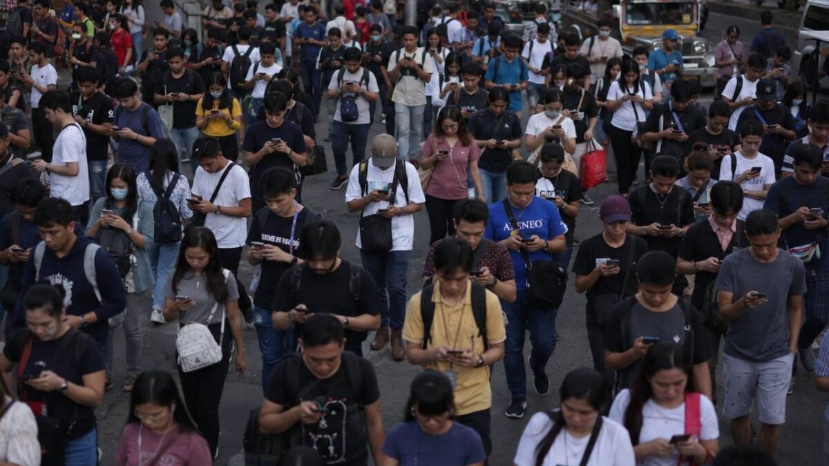 Filipinos-stuck-on-3G