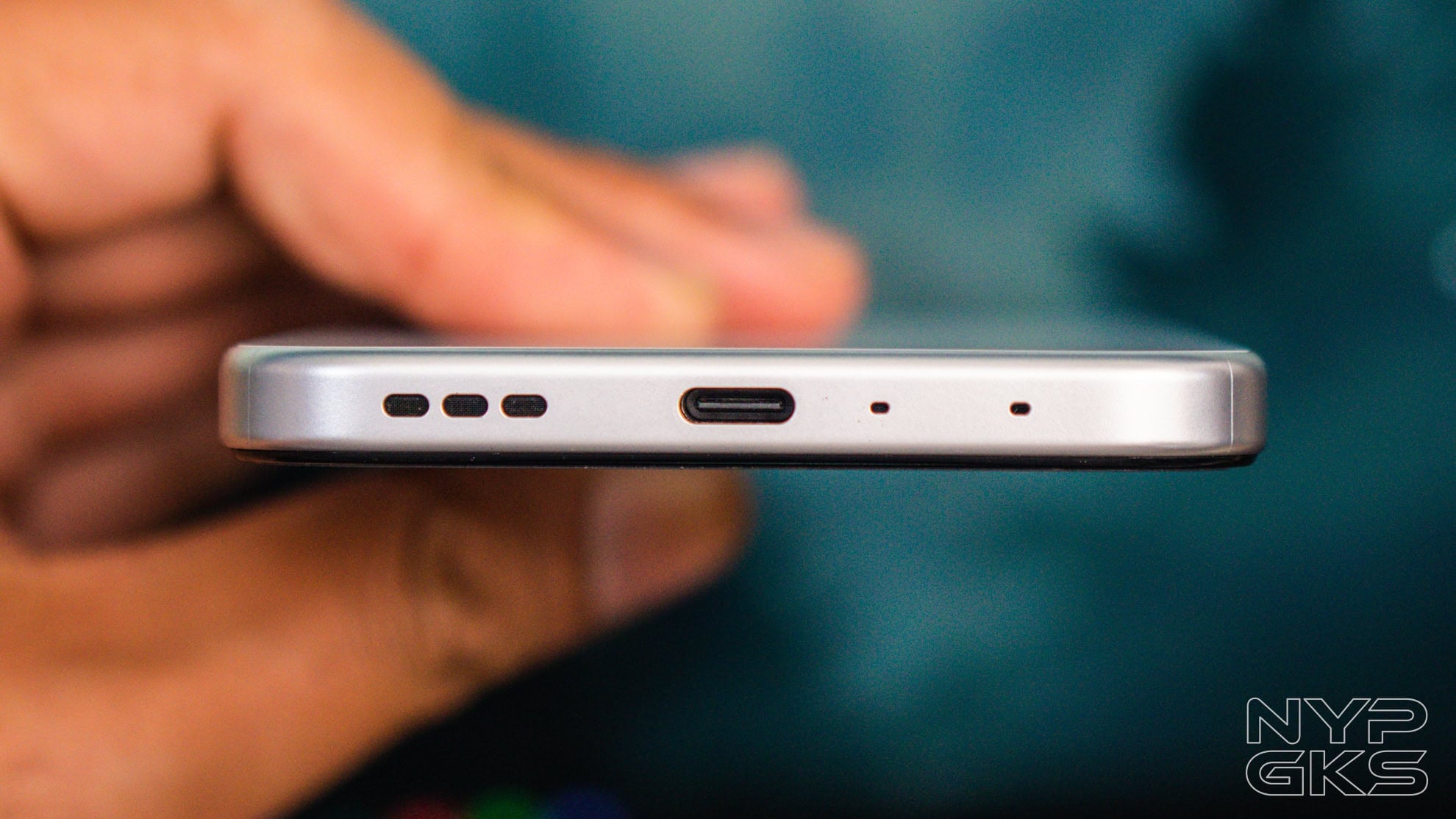 OPPO-A6s-5G-USB-Port