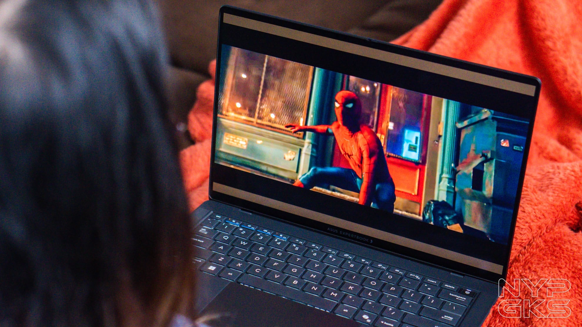 ASUS-ExpertBook-Ultra-Display