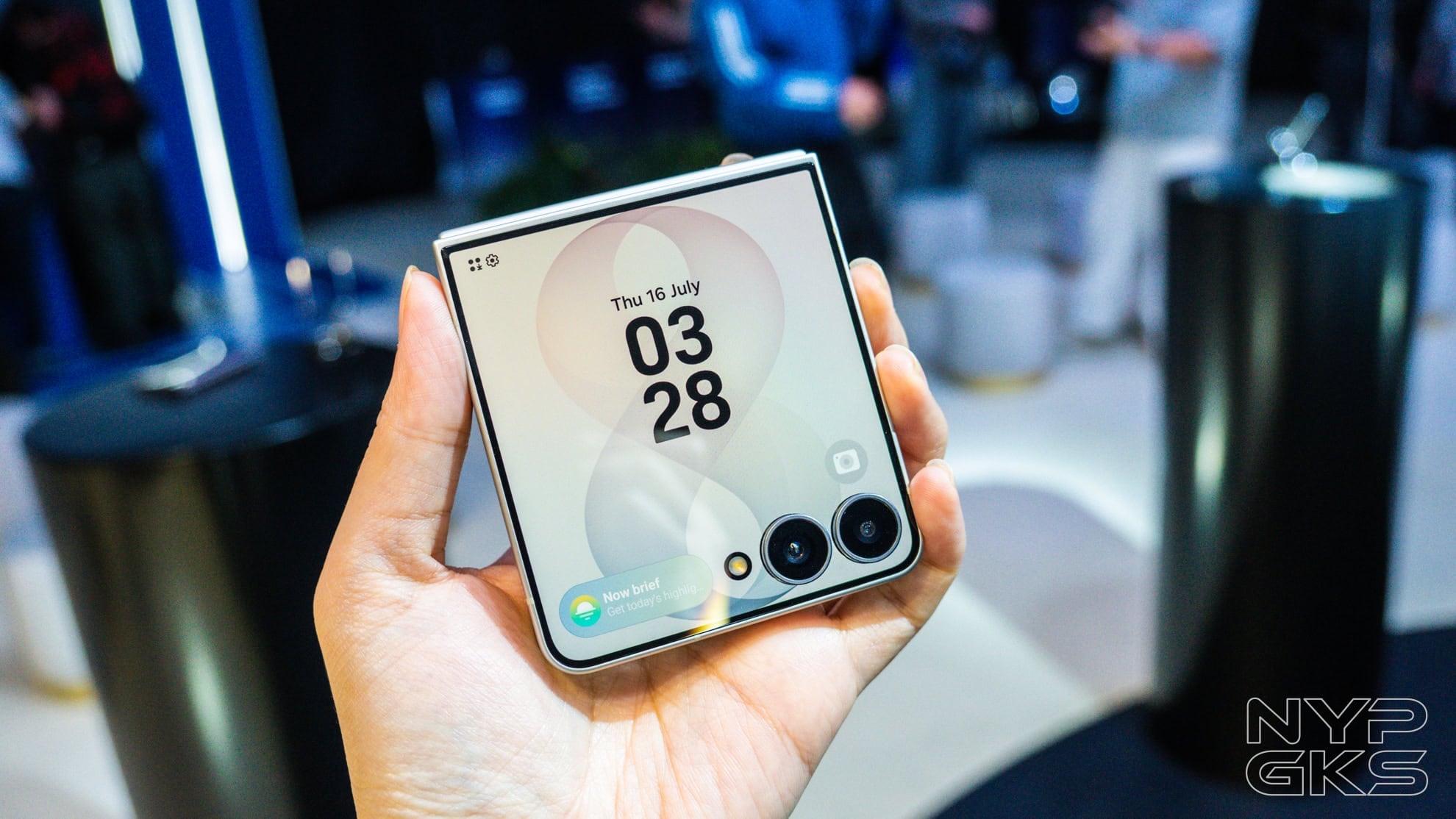 Samsung-Galaxy-Z-Flip8