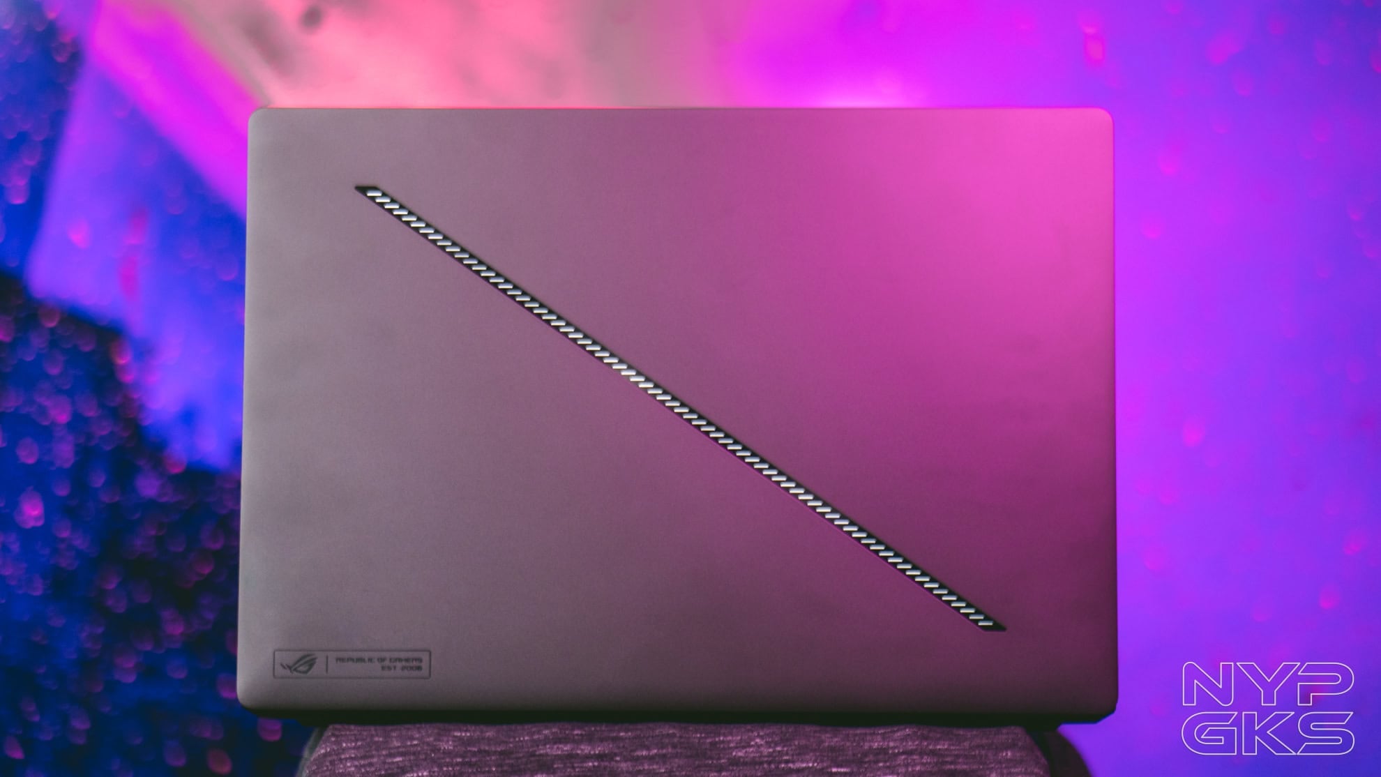 ASUS-ROG-Zephyrus-G16-Light